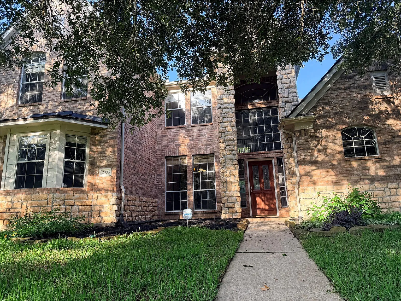 5 bed, 2.5 bath, 3574 sqft, $2,700 — Photo 4