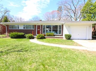 23025 Manning St, Farmington, MI 48336