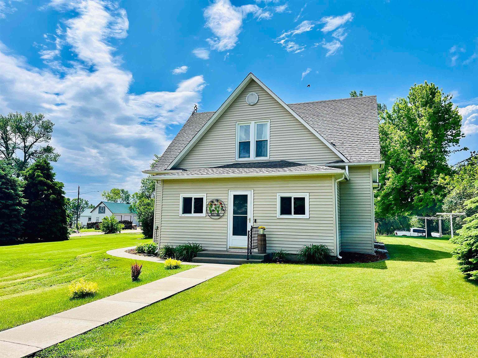 708 E Grant St, Wausa, NE 68786 Zillow
