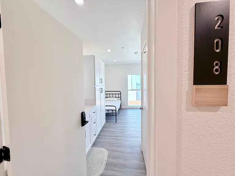 1312 1/2 N Mariposa Ave #16 — Photo 13