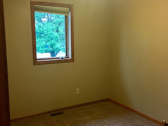 4th image of 704 2nd Ave NE