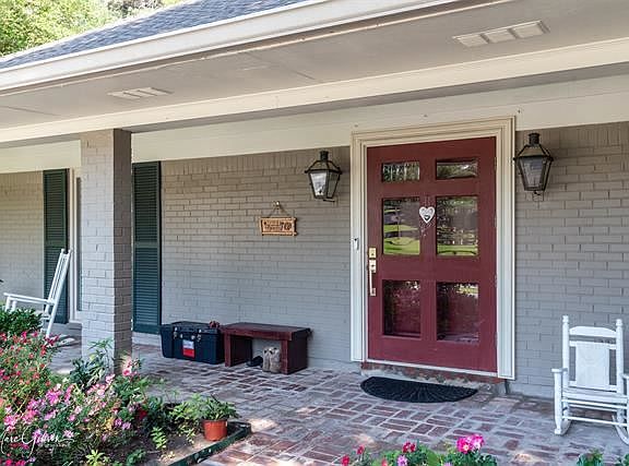 4th image of 330 Orleans Dr