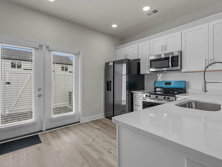 801 Maxine Ct #D — Photo 6