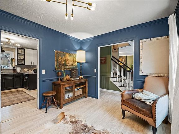5th image of 2315 Berkshire Dr