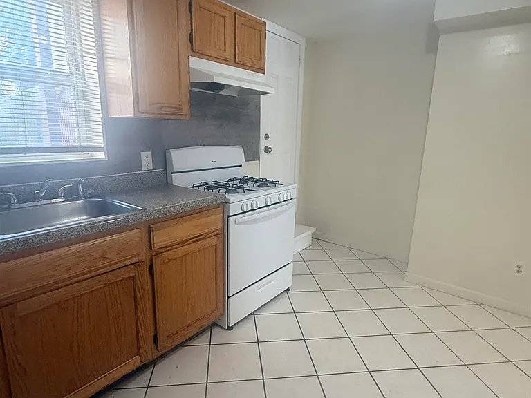 592 Bramhall Ave #1 — Photo 11