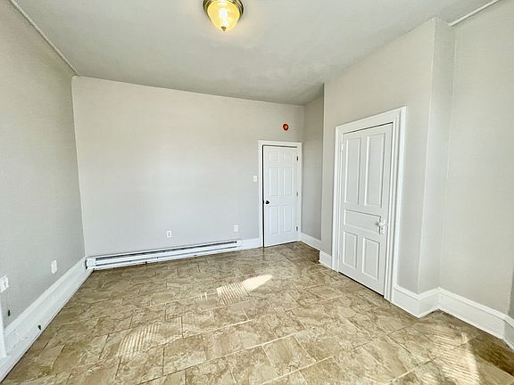 4th image of 1302 W Allegheny Ave #2R