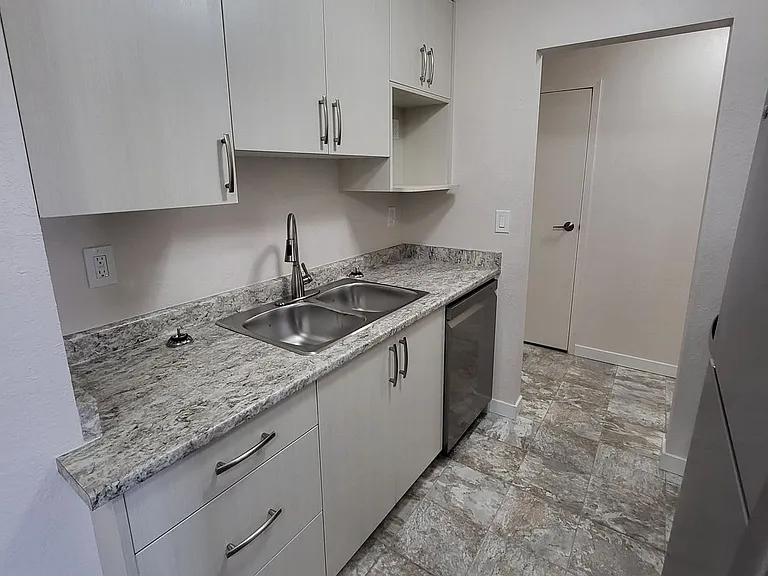 1180 Esquimalt Rd #308 — Photo 6