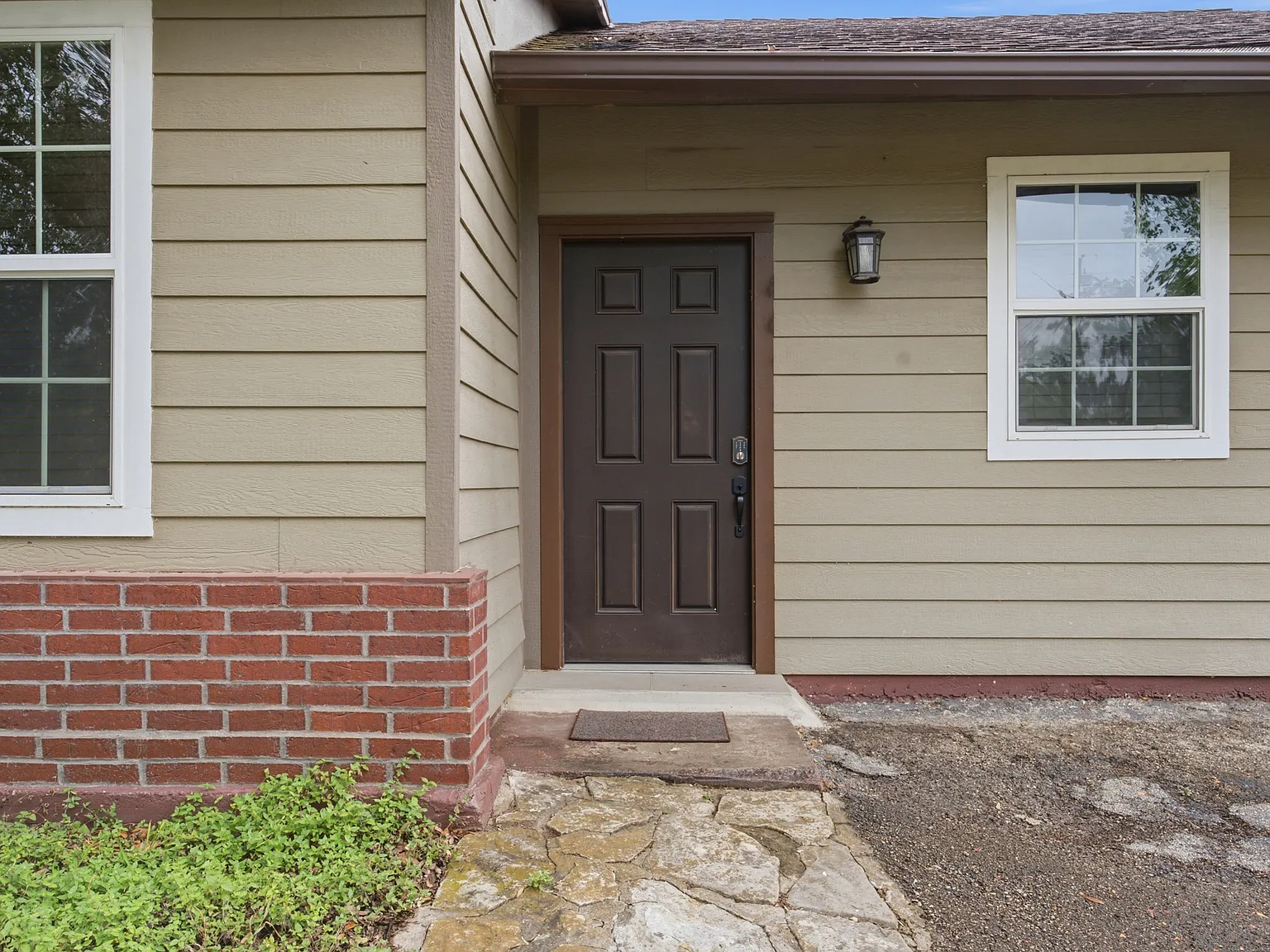 3 bed, 1324 sqft, $1,995 — Photo 4