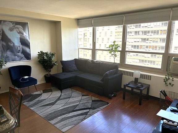 2nd image of 3950 N Lake Shore Dr #19
