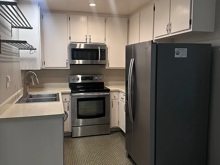 5512 Armitos Ave #34 — Photo 8