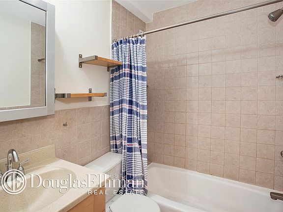 4th image of 243 W End Ave APT 903