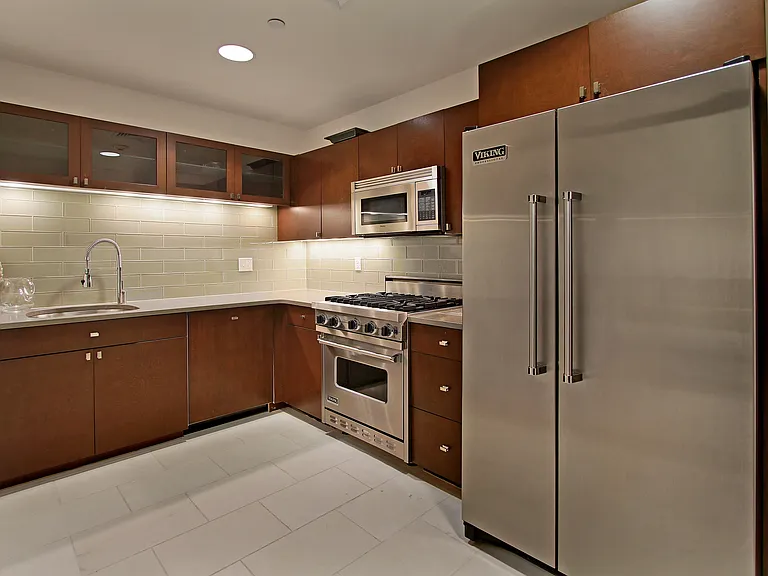100 Parrott Dr #1402 — Photo 40