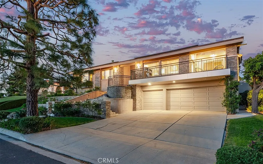 6 bed, 4.5 bath, 3853 sqft, $12,500 — Photo 2