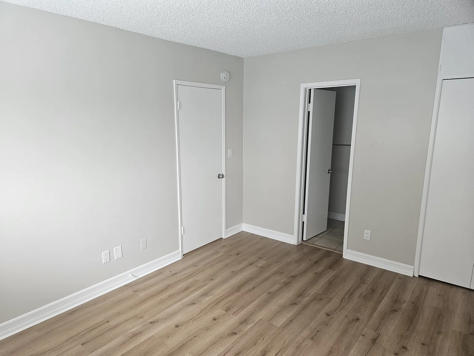 2 bed, 1.5 bath, 1000 sqft, $3,600 — Photo 2