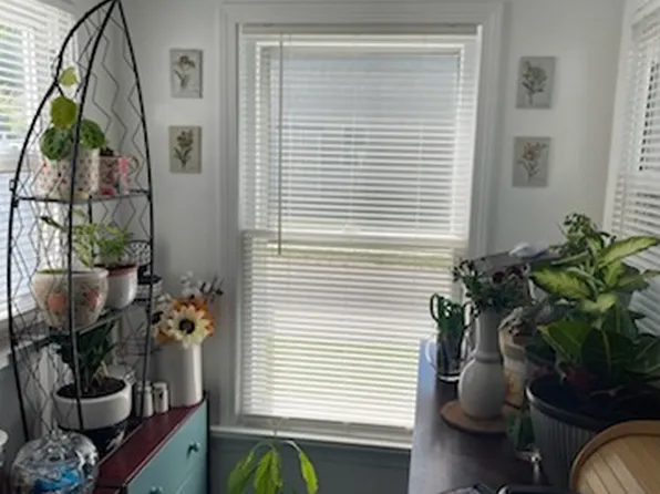 221 Sunset Rd, Avon Lake, OH 44012