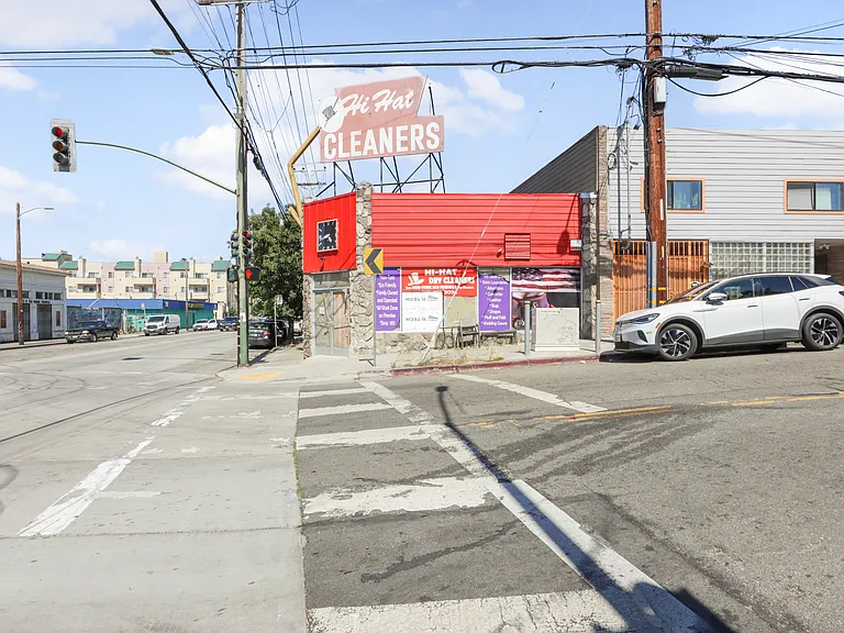 Macarthur Blvd — Photo 1