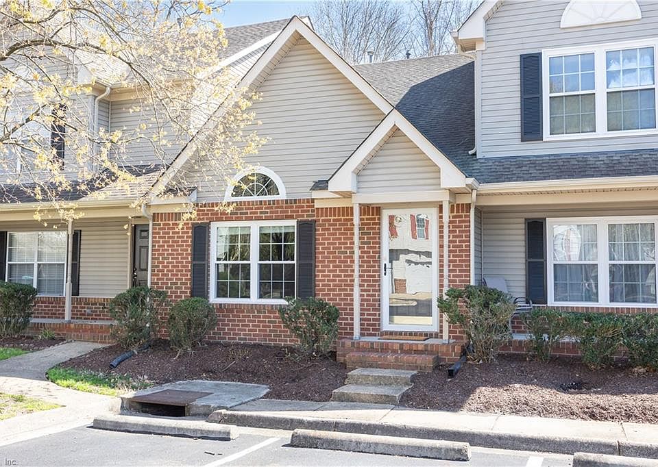 1st image of 415 S Hill Ln