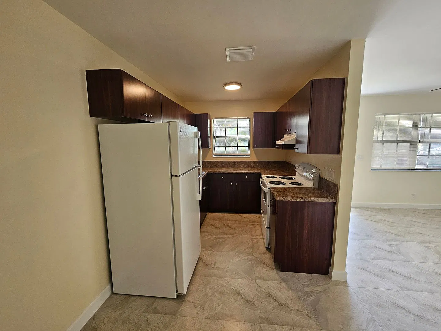 925-927 Duplex — Photo 4