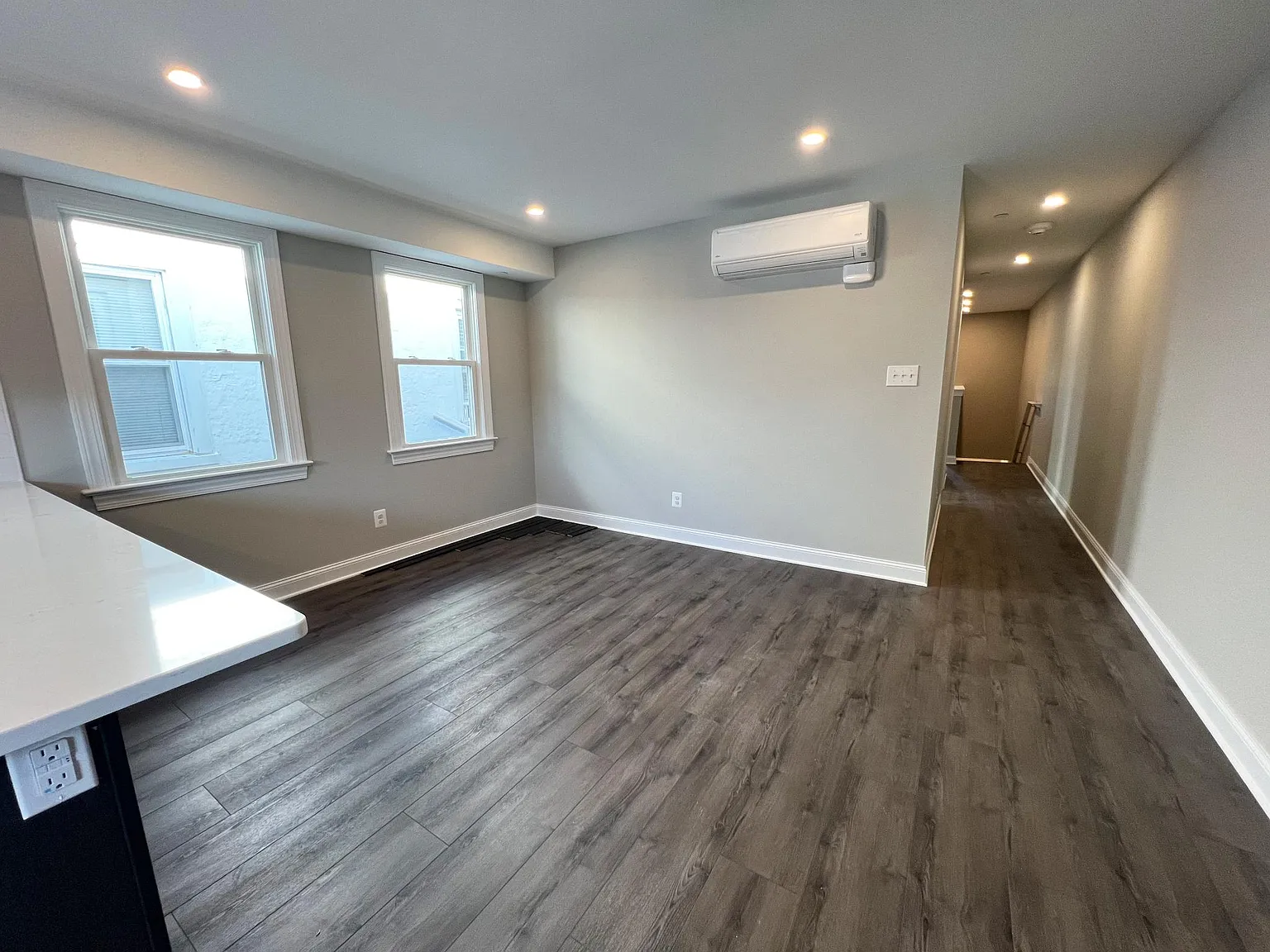 2 bed, 900 sqft, $2,400 — Photo 3