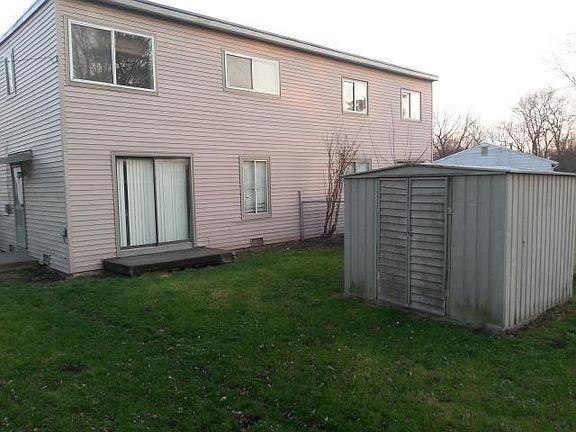 4th image of 32628 Montcalm St