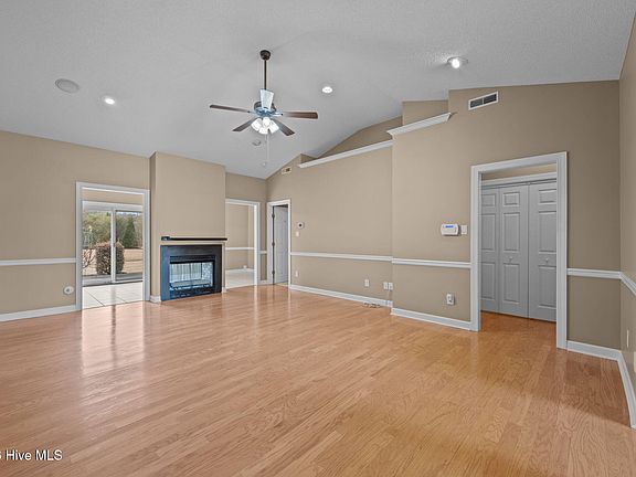 5th image of 203 Neuchatel Court