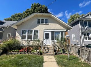 923 5th St, Aurora, IL 60505