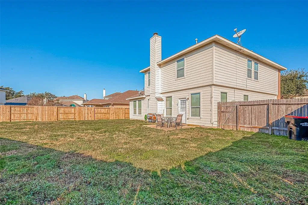 4 bed, 3.5 bath, 2416 sqft, $2,100 — Photo 4