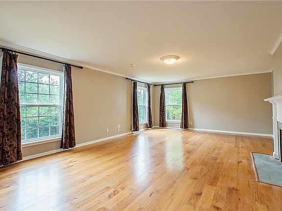 3rd image of 1245 E Columbus Blvd