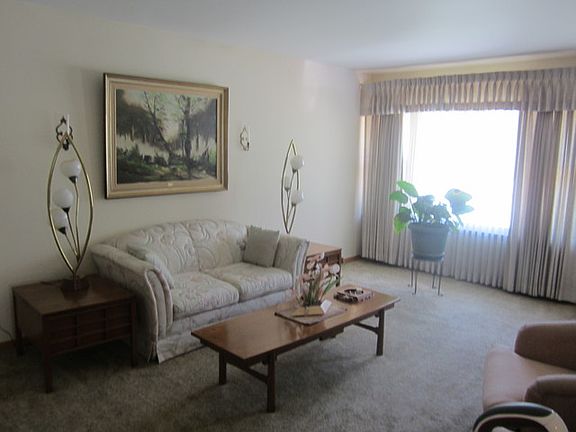 4th image of 16641 Thornton Ave