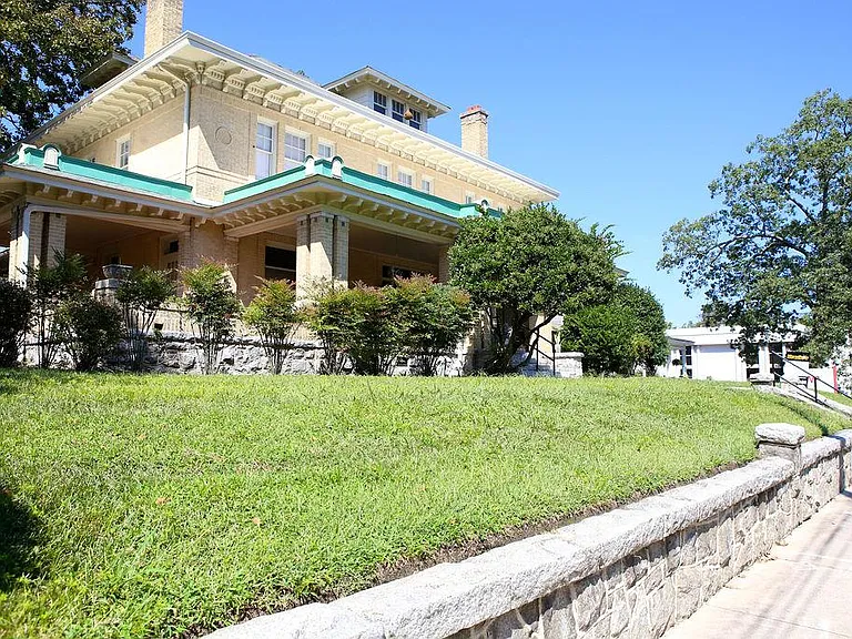 817 N Elm St #E — Photo 45