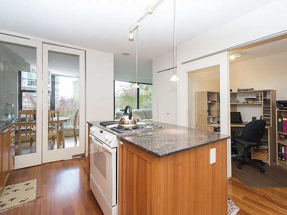 4th image of 1723 Alberni St #307