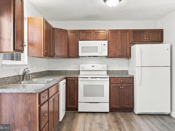 3rd image of 2926 Sorrell Ct