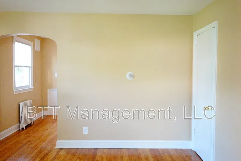 8105 Greenwood Ave — Photo 4