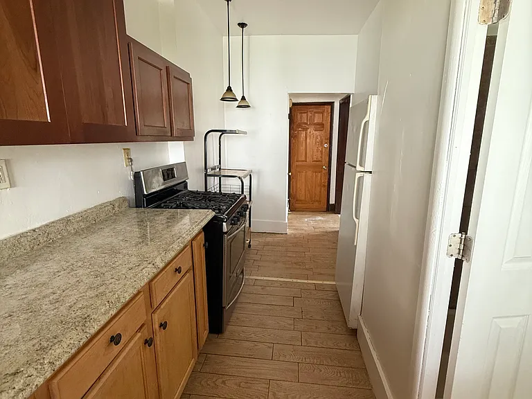 1073 Madison Ave #1 — Photo 5