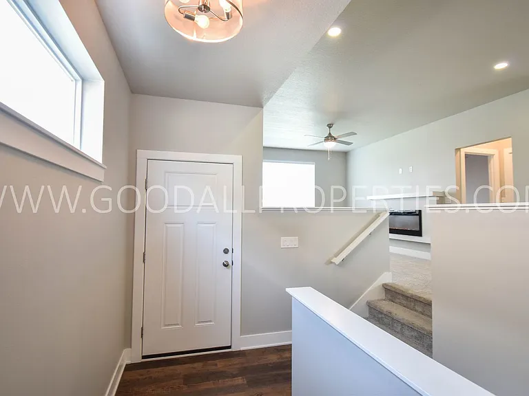 342 N Warrior Ln — Photo 4