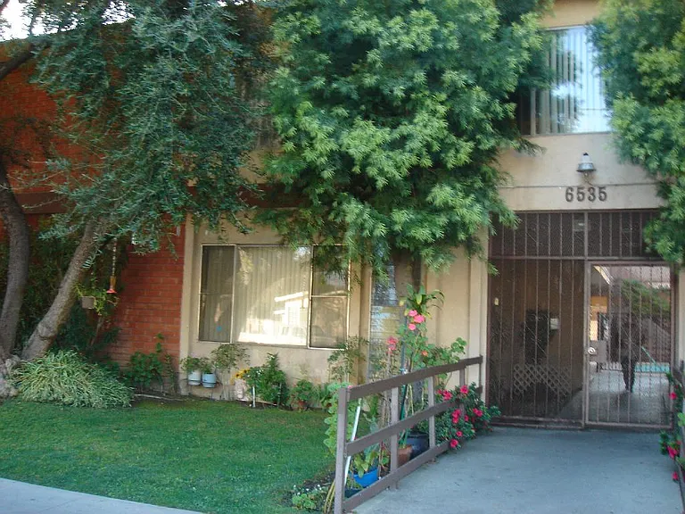 6535 Fulton Ave — Photo 4
