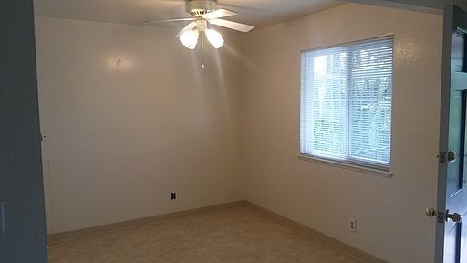 4th image of 1010 Westlynn Way APT 3