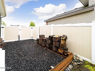 Side yard with gravel