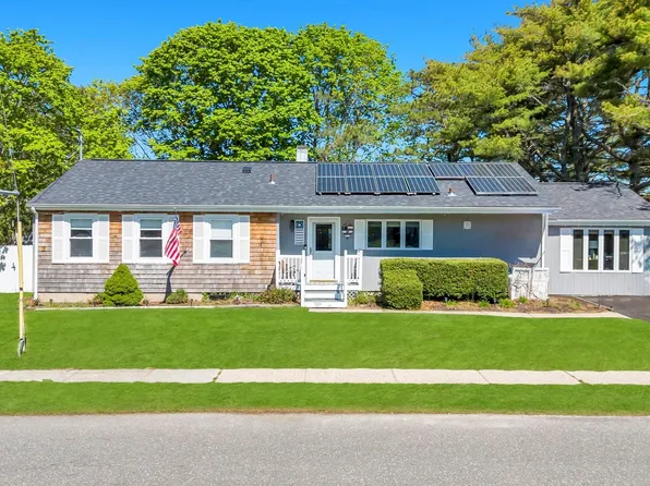 729 Ent Avenue, Westhampton, NY 11978