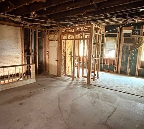 4th image of 537 Court St