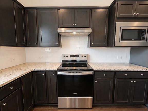 3rd image of 929 Destiny Dr