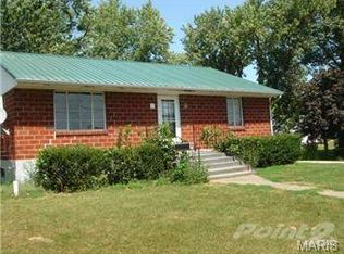 108 W College Ave, Shelbina, MO 63468
