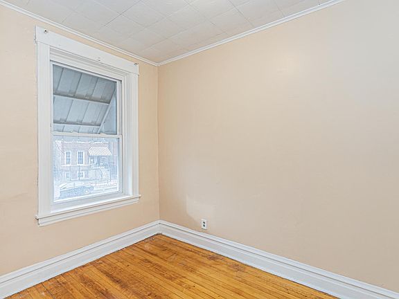 3rd image of 1521 N Avers Ave #2