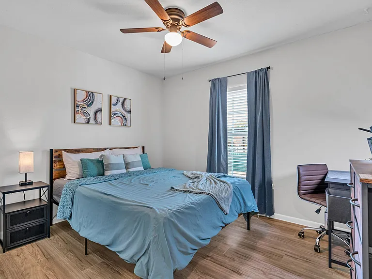 Room 2 
Live Oak