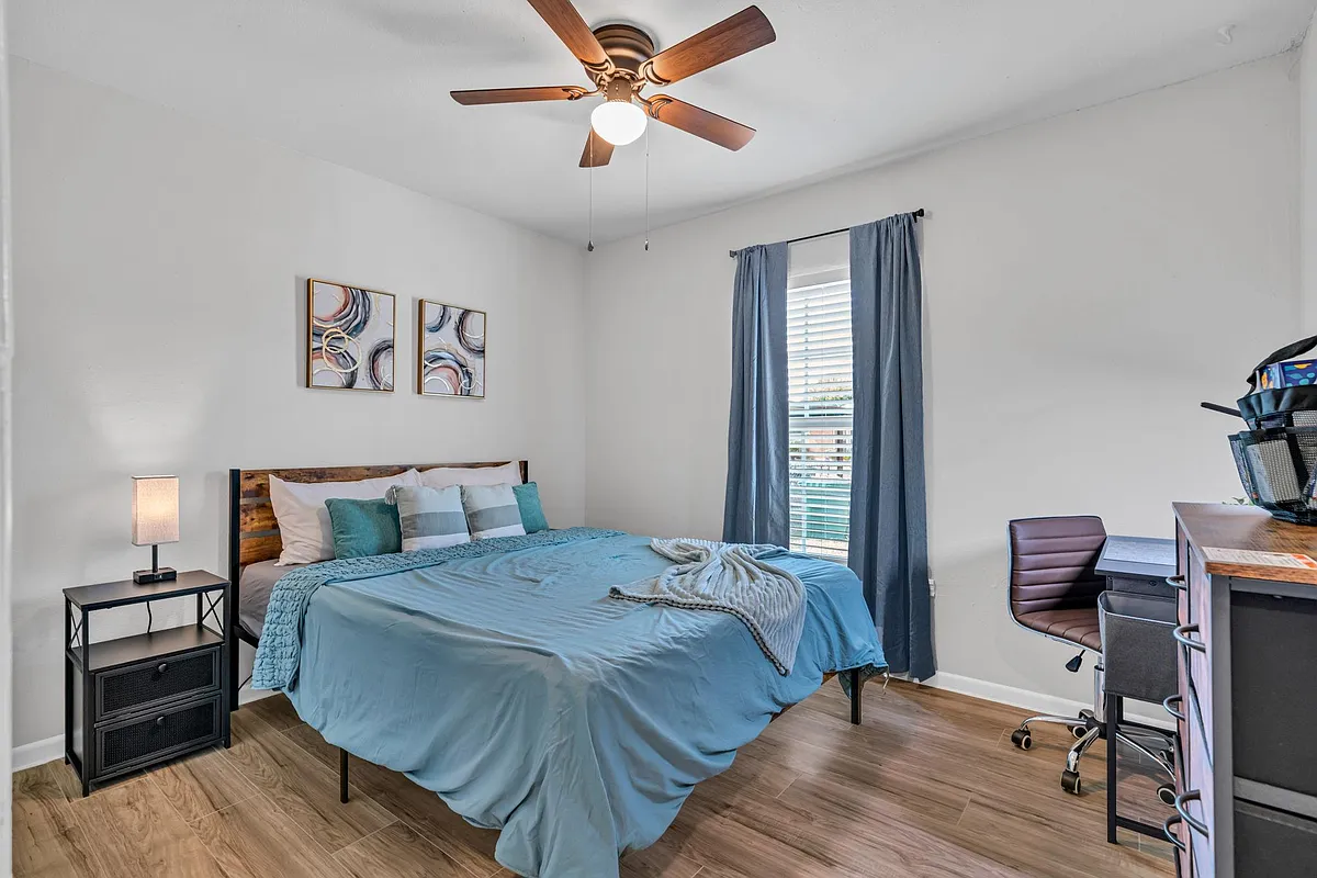 Room 2 
Live Oak - Island View St