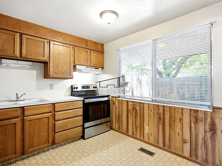 4850 S Duplex — Photo 2