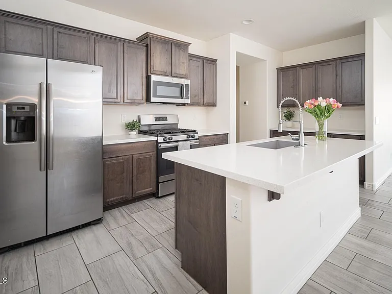 18338 W Getty Dr — Photo 5