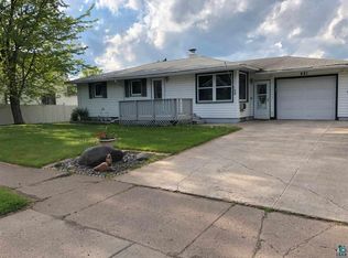 821 2nd St, Proctor, MN 55810
