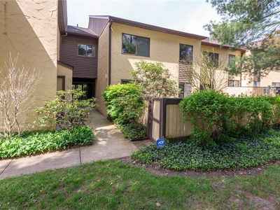 745 Hampton Ridge Dr, Akron, OH, 44313