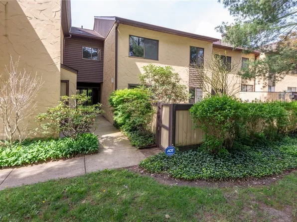 745 Hampton Ridge Dr, Akron, OH 44313